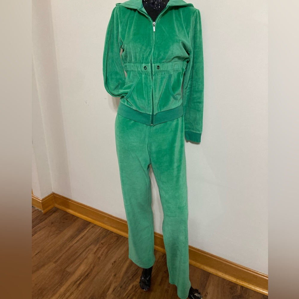 Green Velour Zip Hoodie & Pants Set
Item# TSswst6